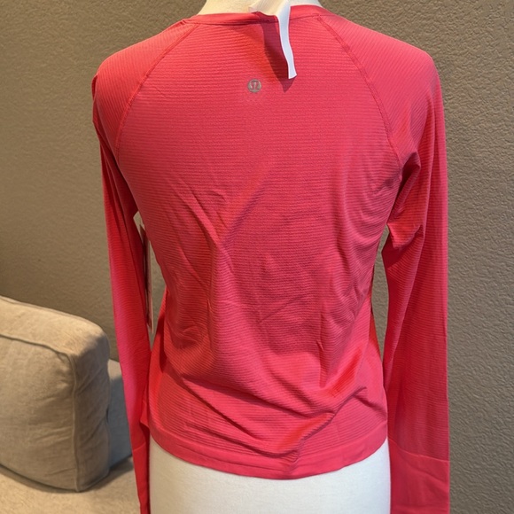 Lululemon Swiftly Tech Long Sleeve Waist Length-Size 10 - Picture 2 of 4